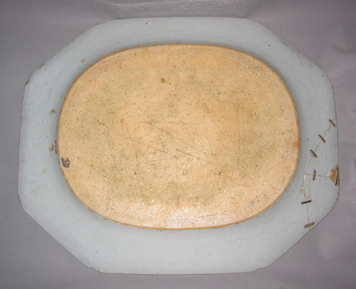 2001.0003.025 Porcelain platter underside
