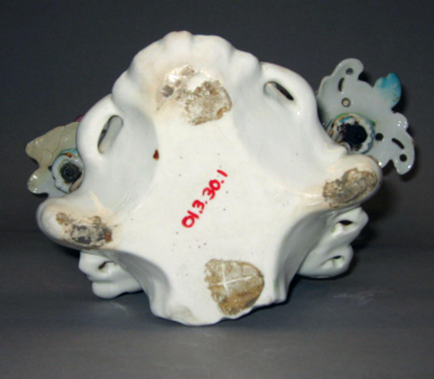 2000.0003.030.001 Porcelain candlestick figure (underside)