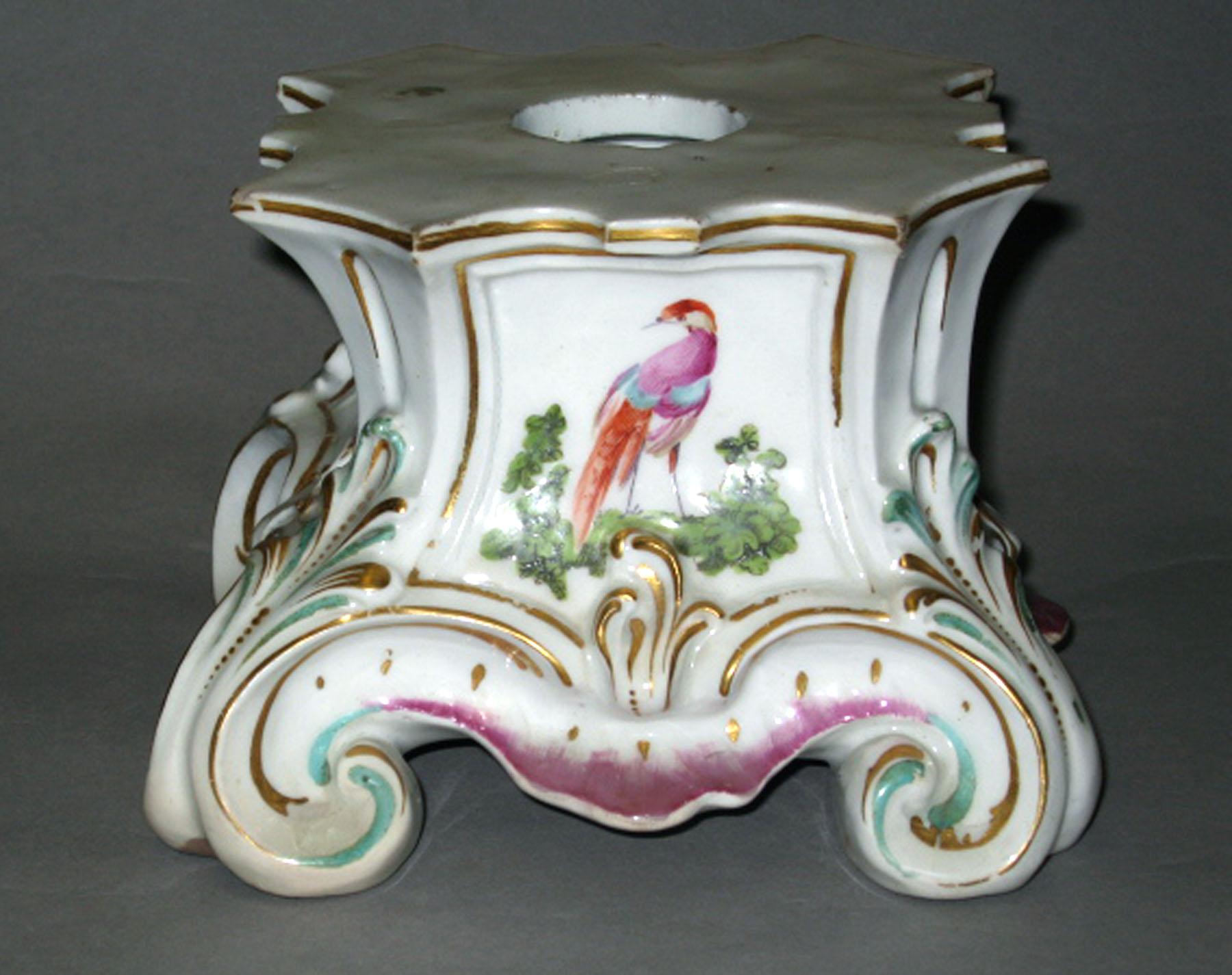 2001.0003.031 Porcelain stand