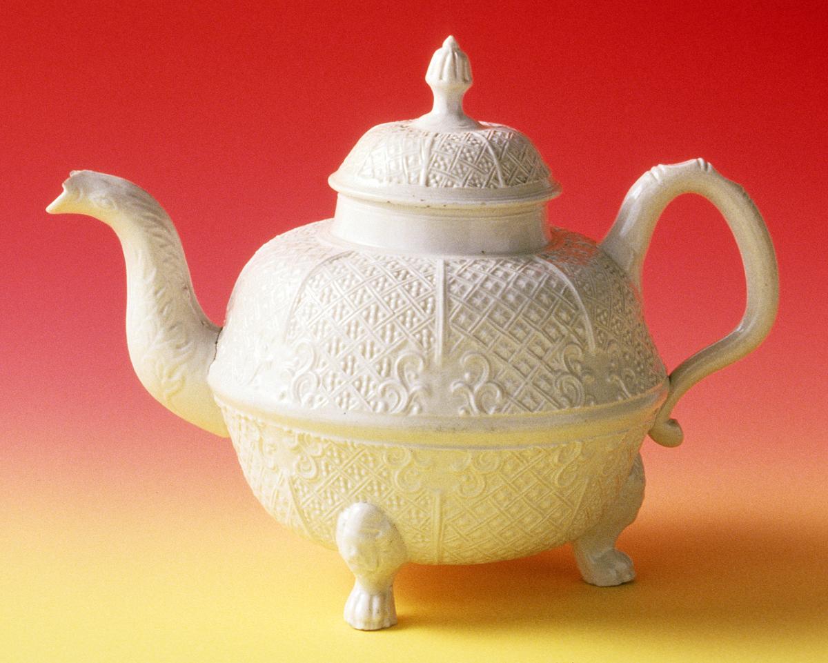1958.0860 A,B Teapot 2