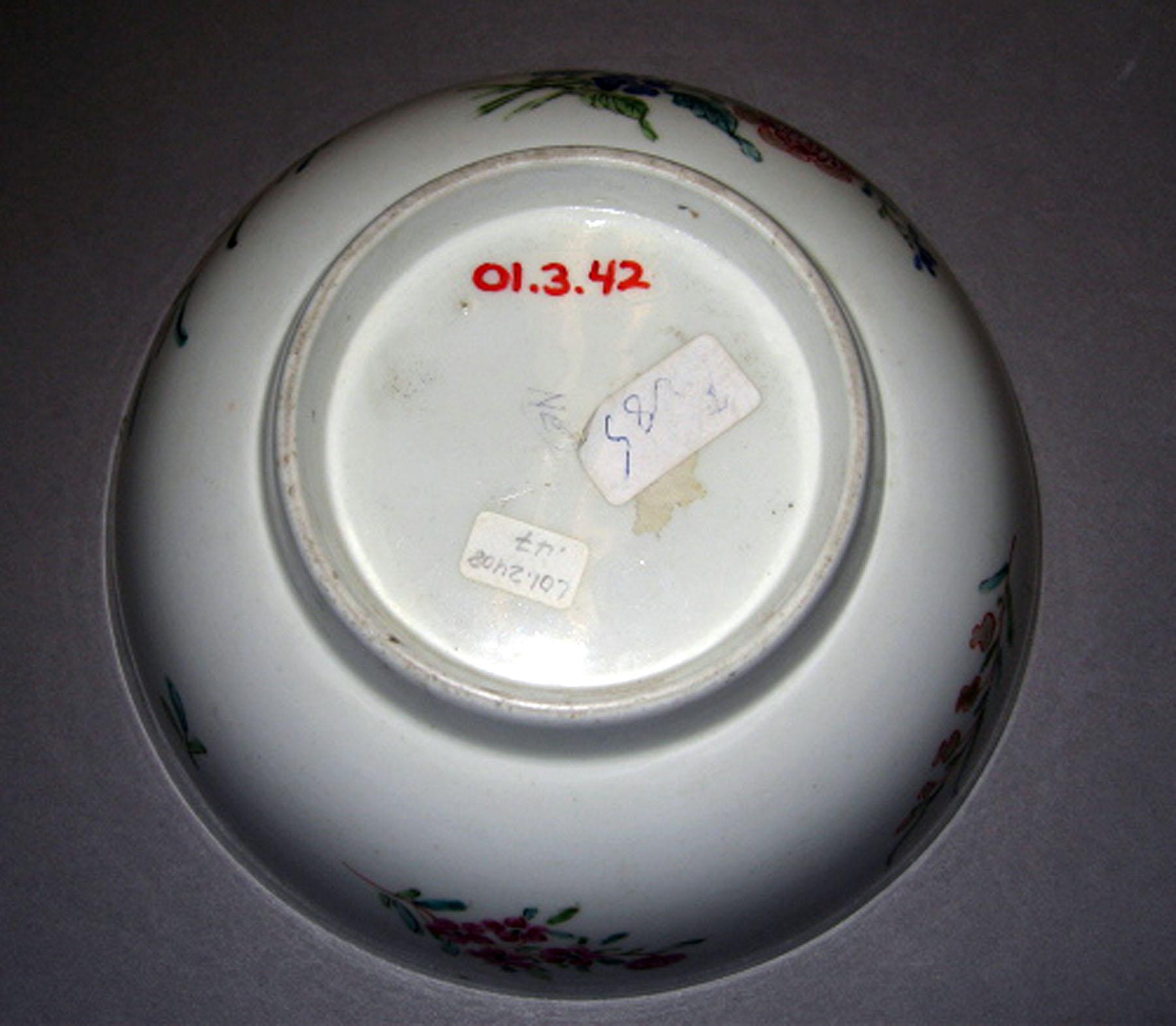 2001.0003.042 Porcelain bowl (underside)