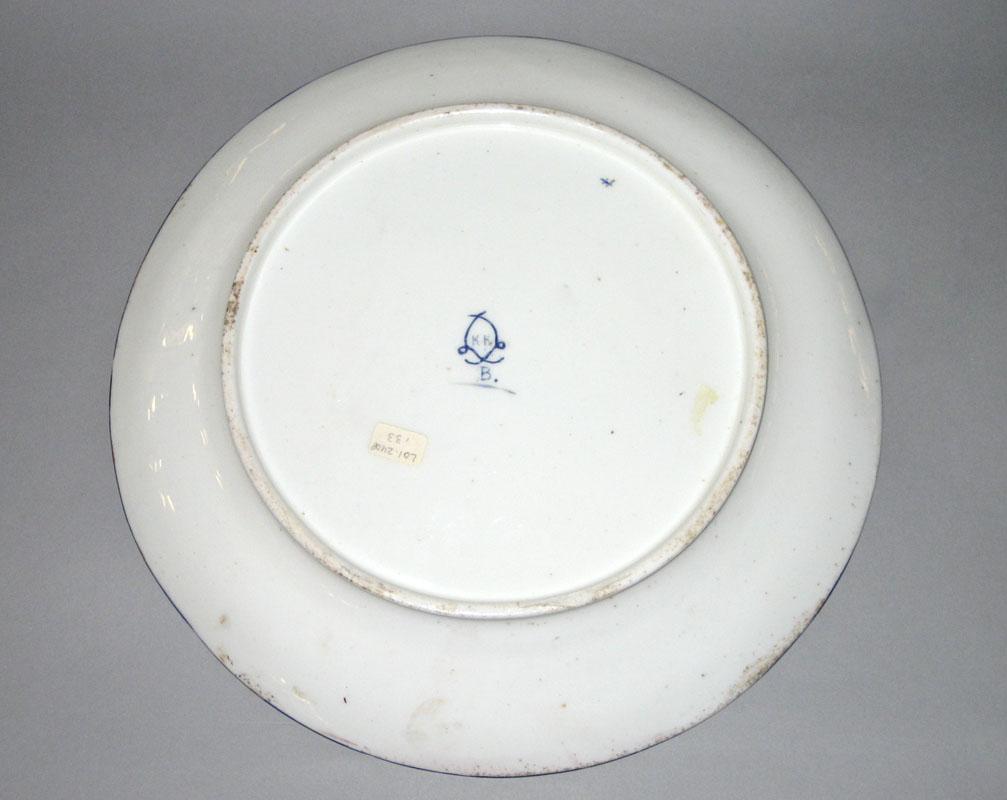2001.0033.050 Plate, underside