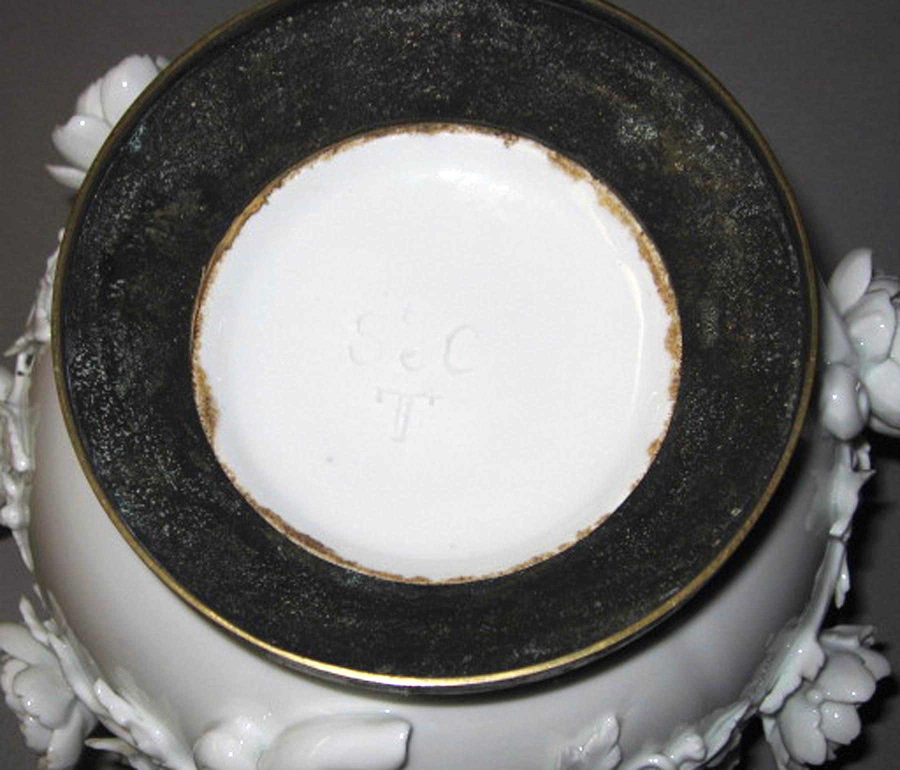 2001.0003.052 Porcelain potpourri jar (mark)