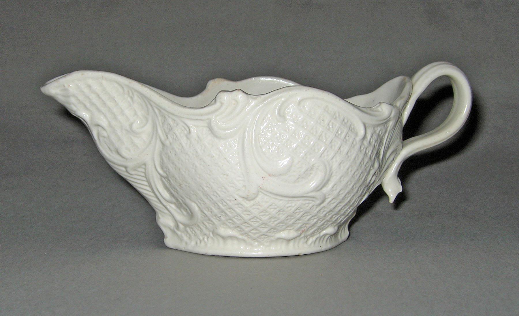 1958.0865 Stoneware sauceboat