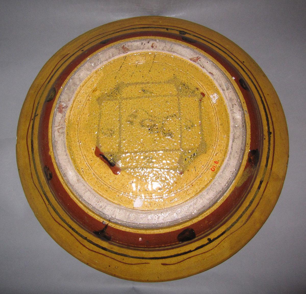 2001.0008 Earthenware charger underside