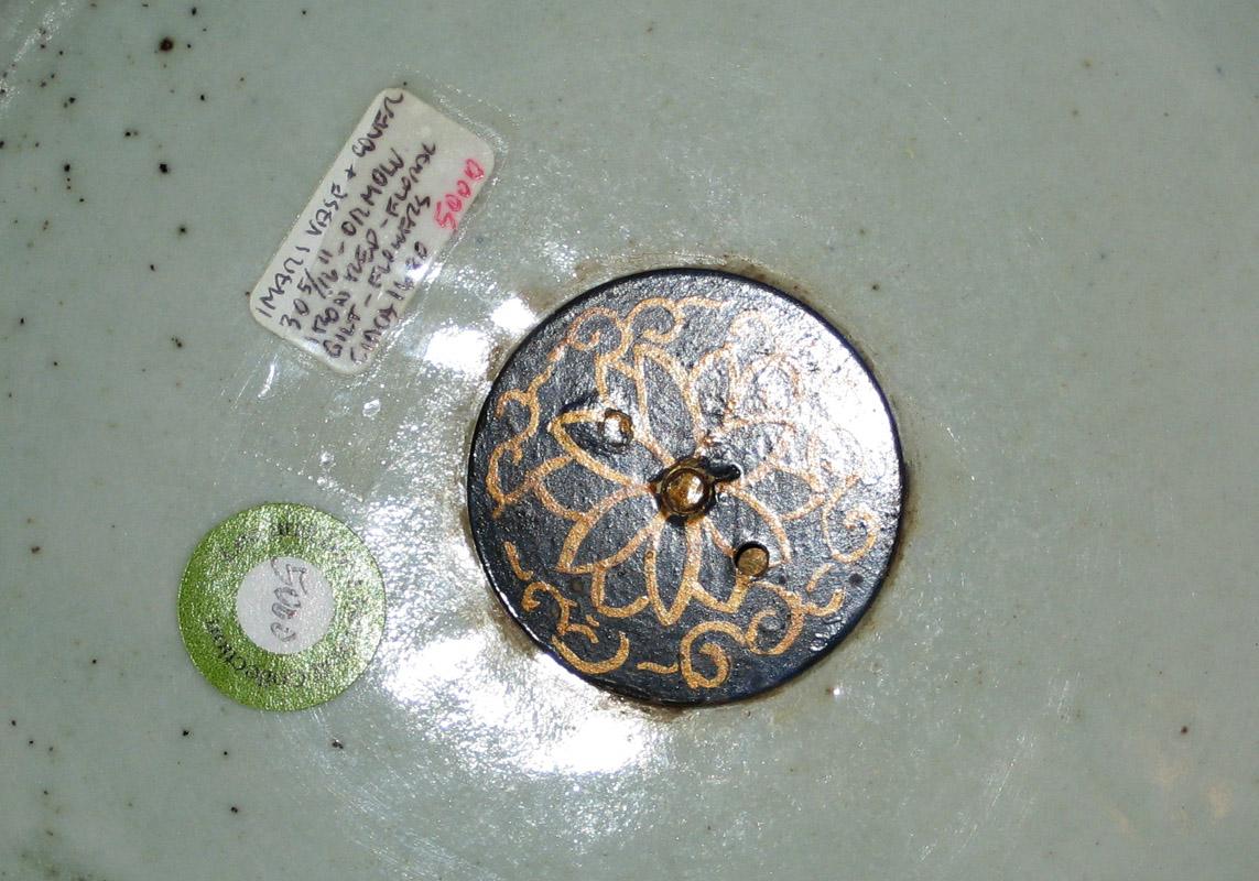 2001.0015.004 Flower container lid underside