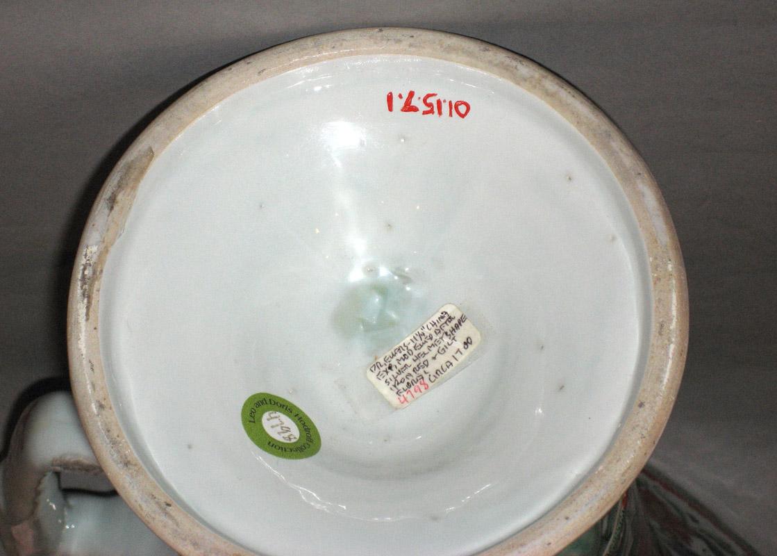 2001.0015.001 Jug underside