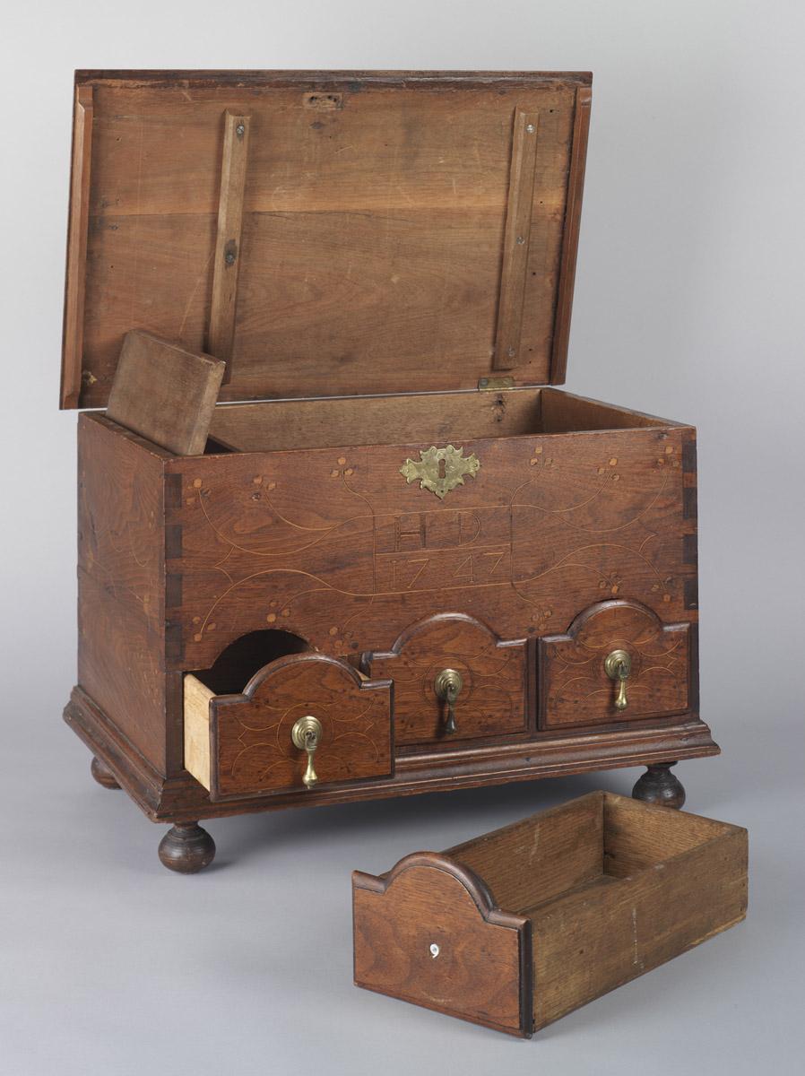 2001.0019 Chest (view 4)