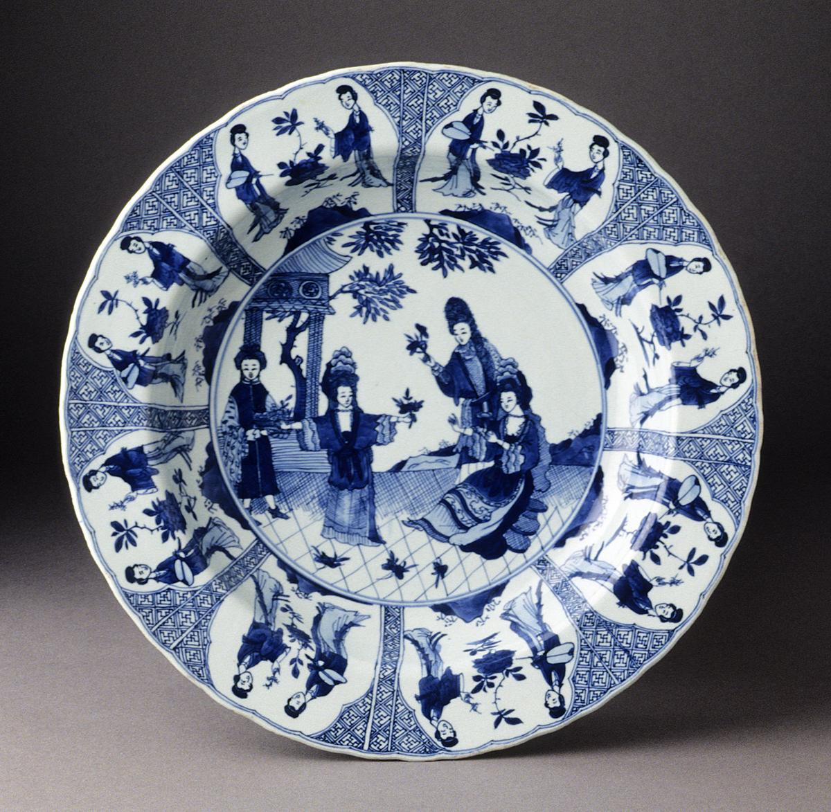 2001.0020.001 Porcelain dish