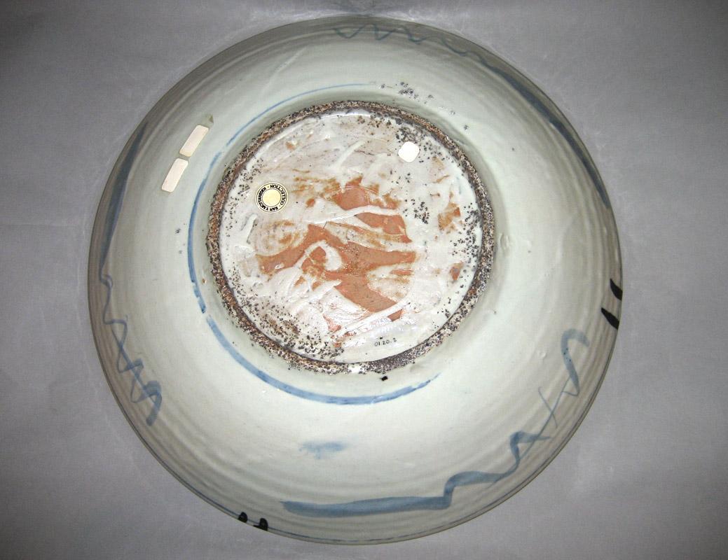2001.0020.002 Dish underside