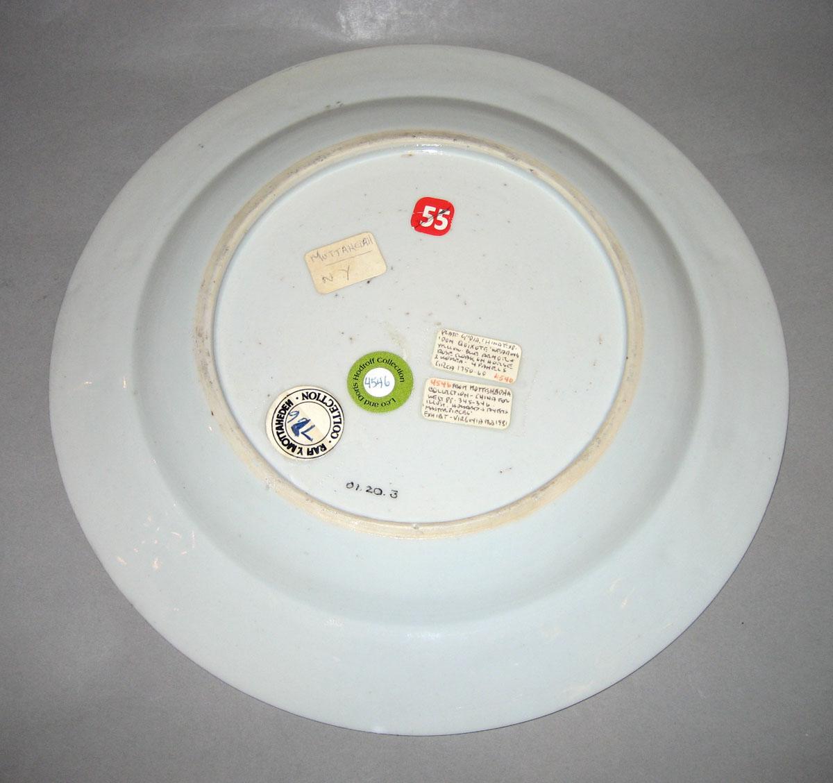 2001.0020.003 Porcelain plate underside
