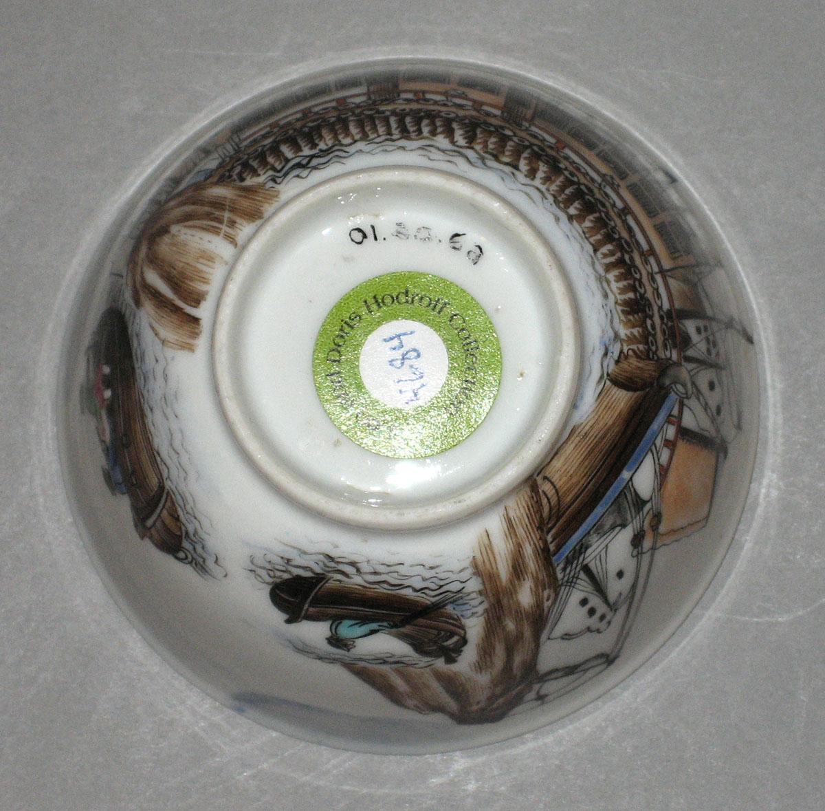 2001.0020.006 A Porcelain teabowl underside