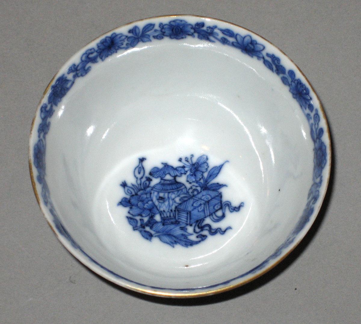 2001.0020.008 A Porcelain teabowl top