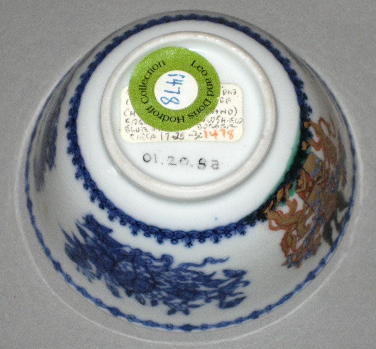 2001.0020.008 A Porcelain teabowl underside