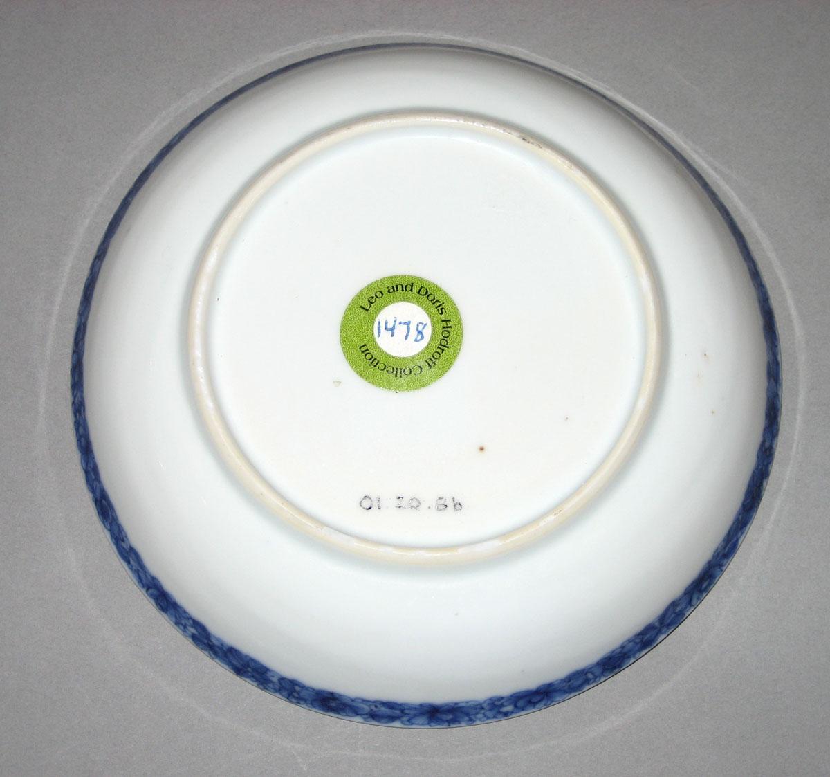 2001.0020.008 B Porcelain saucer underside