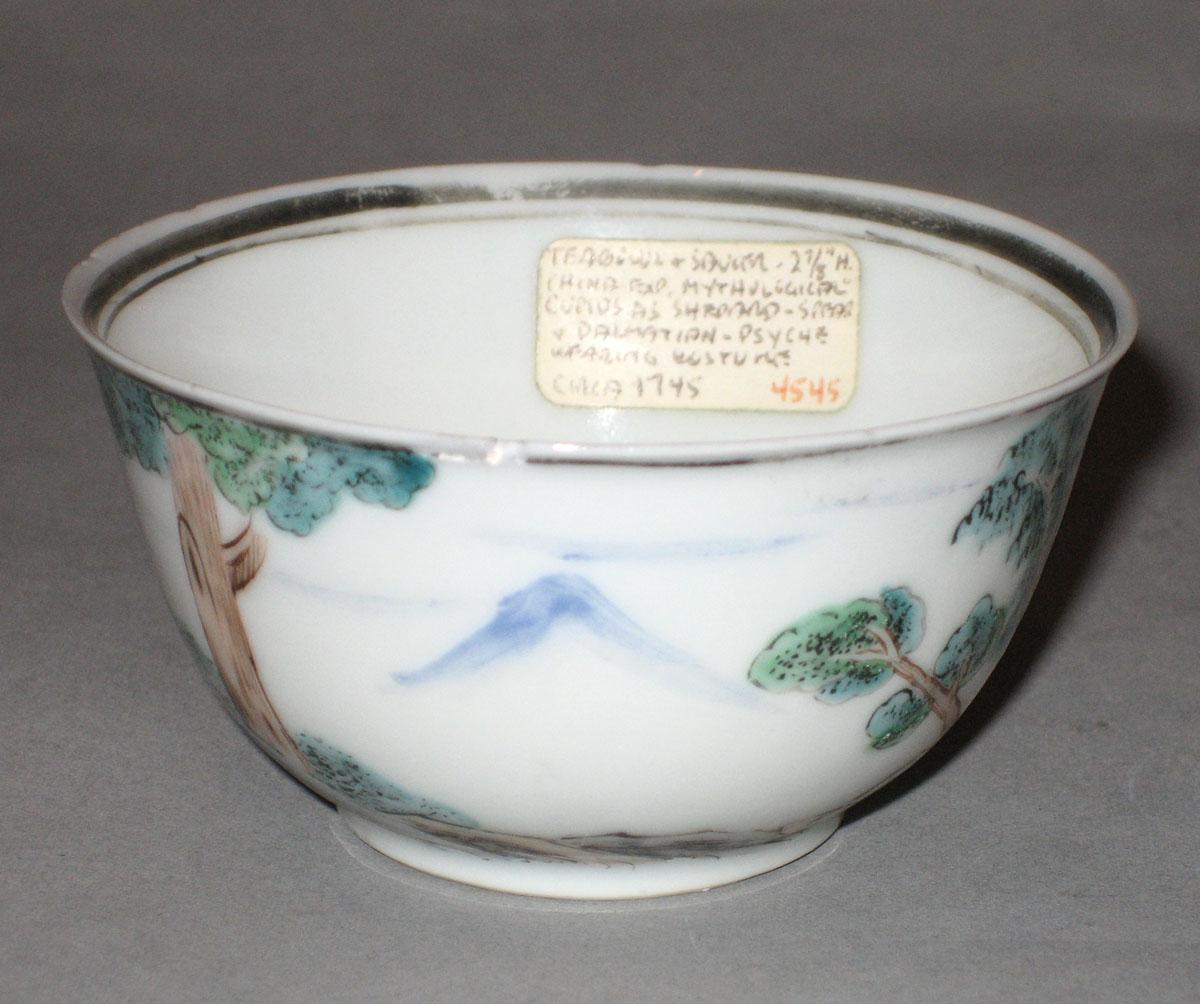 2001.0020.009 A Porcelain teabowl face 2