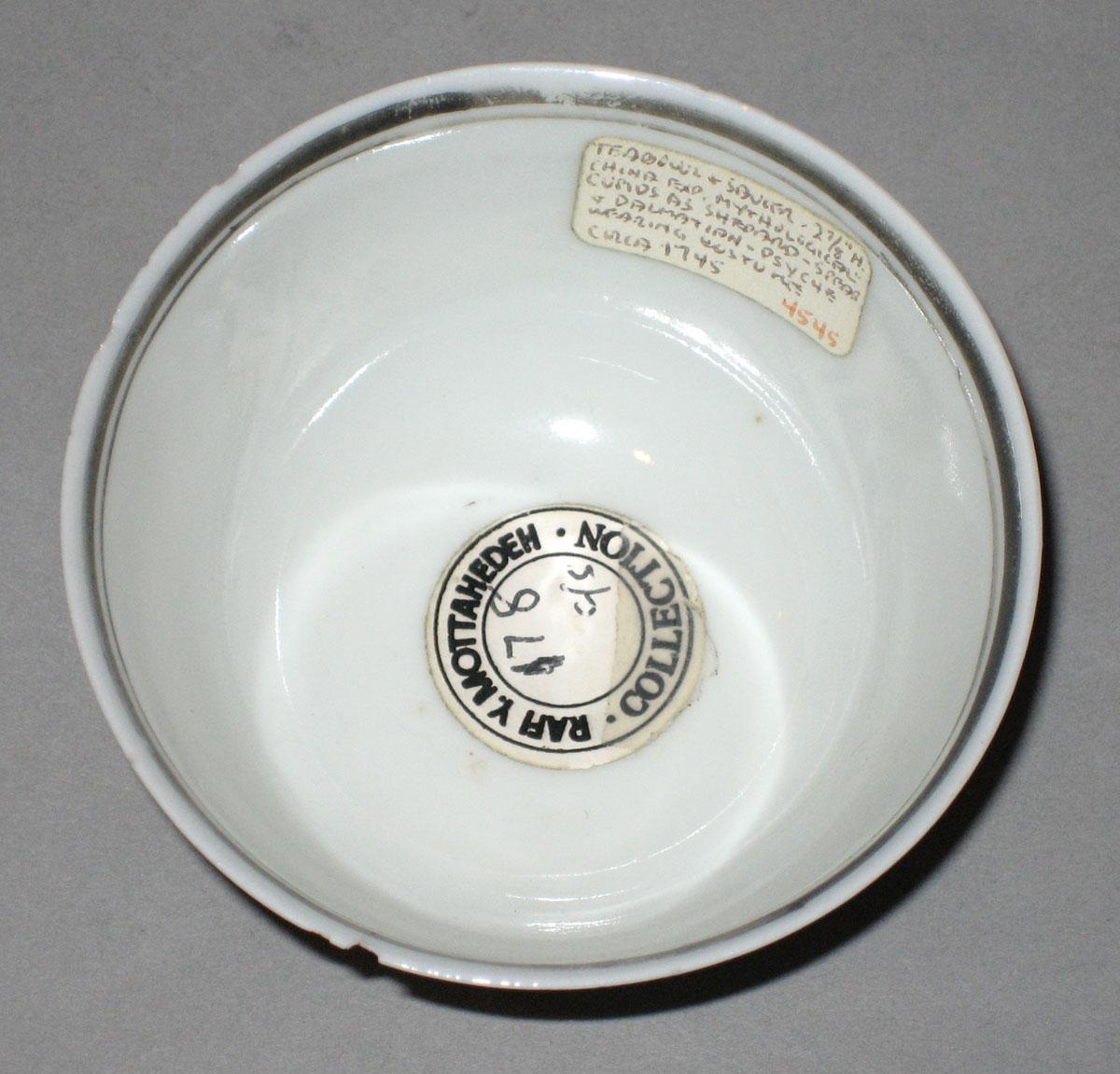2001.0020.009 A Porcelain teabowl top