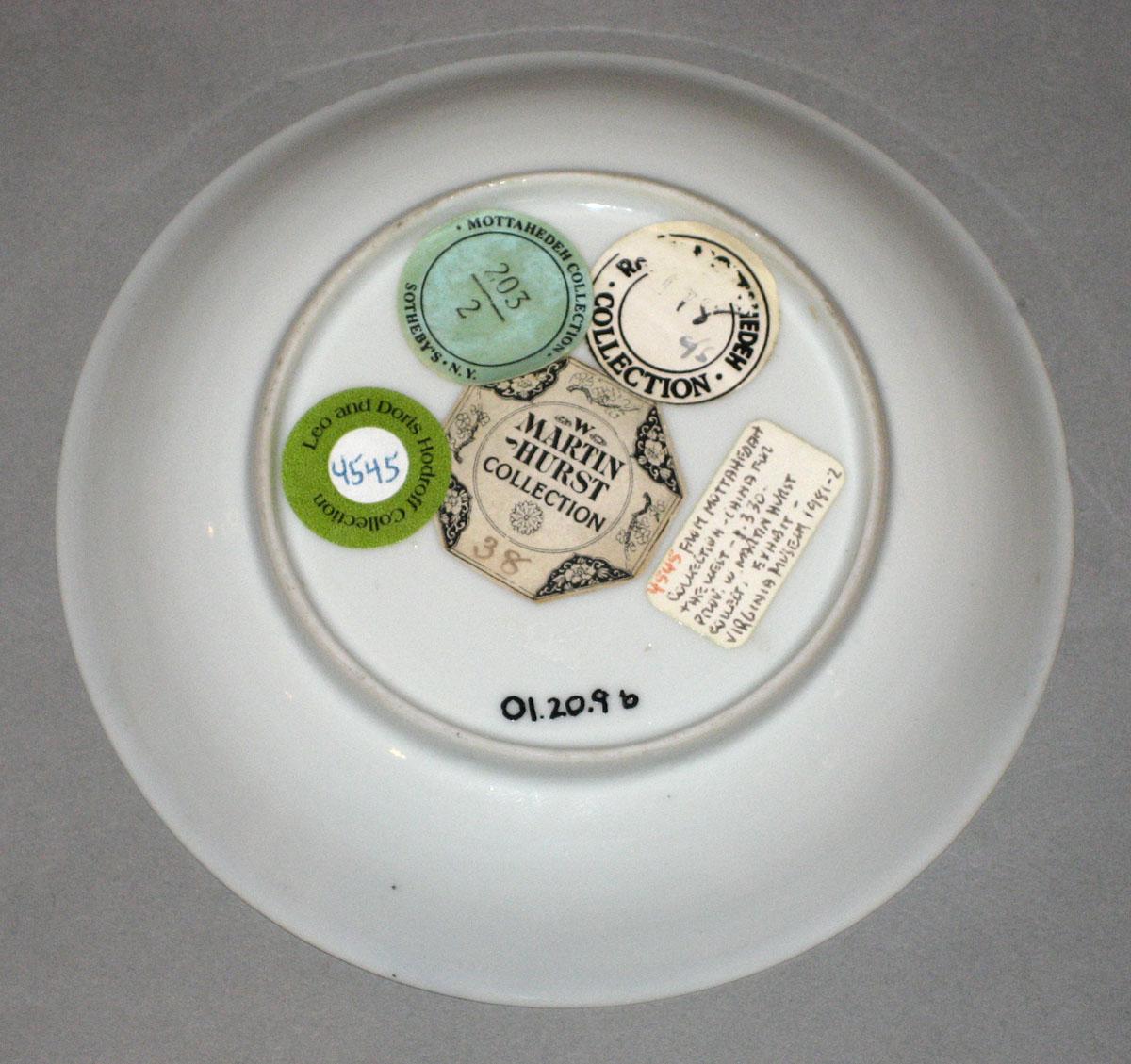 2001.0020.009 B Porcelain saucer underside