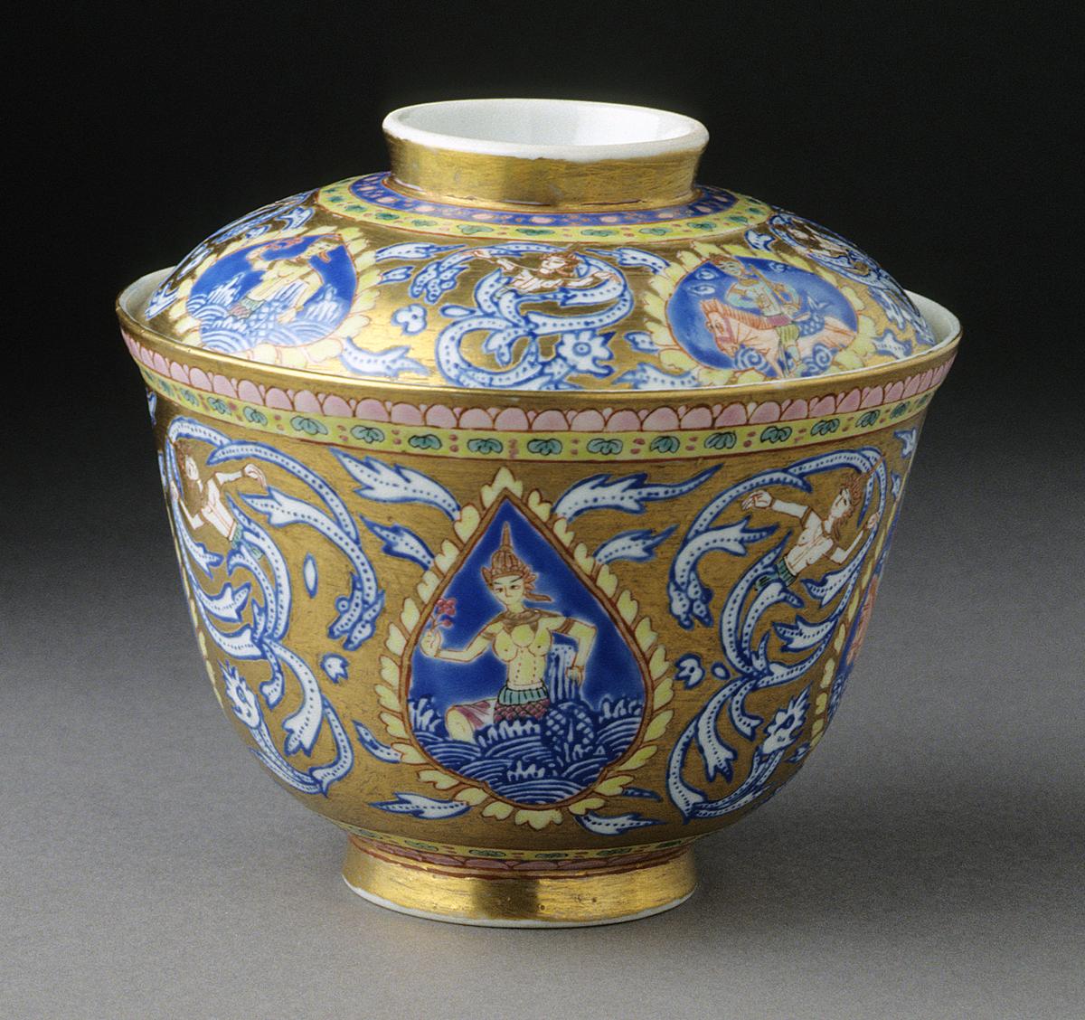 2001.0020.013 Covered bowl