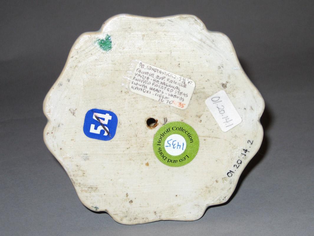 2001.0020.014.002 Candlestick underside