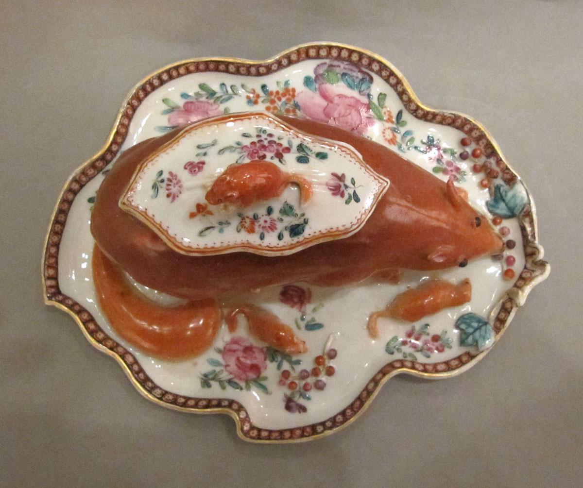 2001.0020.015 A,B Porcelain tureen top