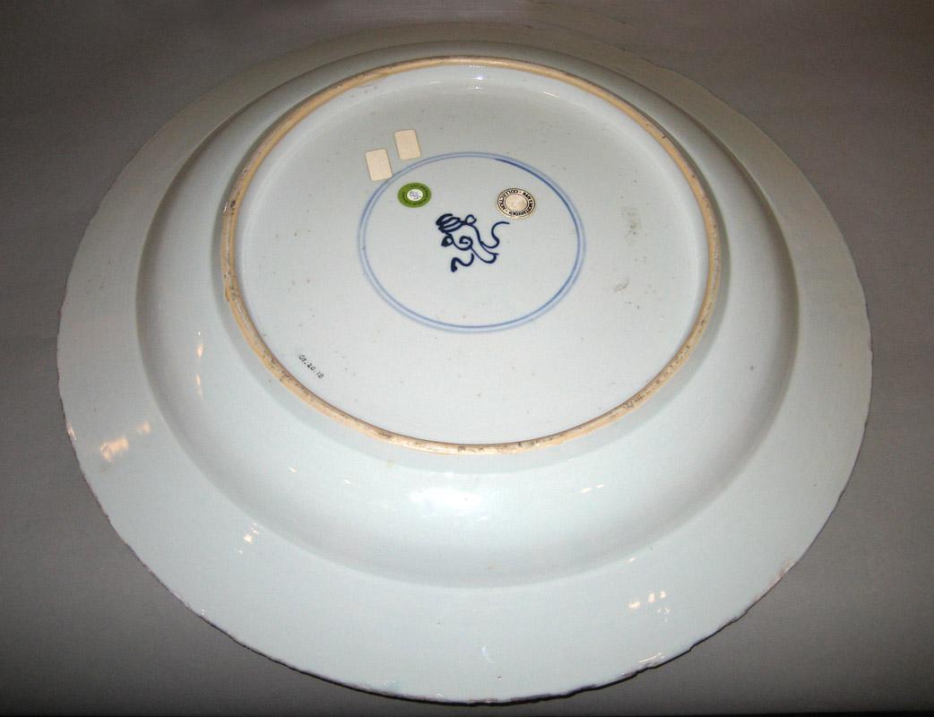 2001.0020.018 Dish underside