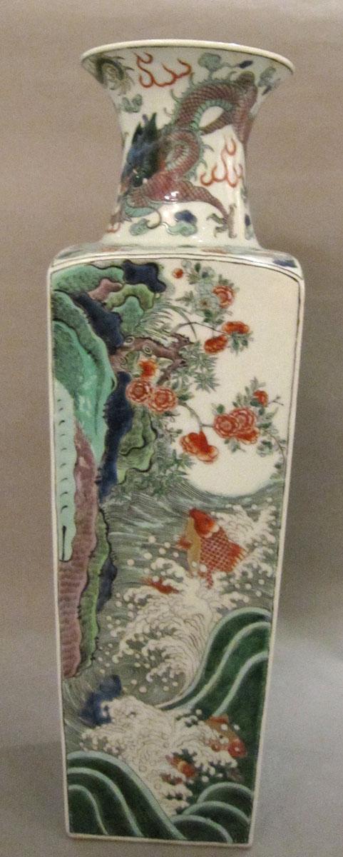 2001.0020.020.001 Porcelain flower container face 2