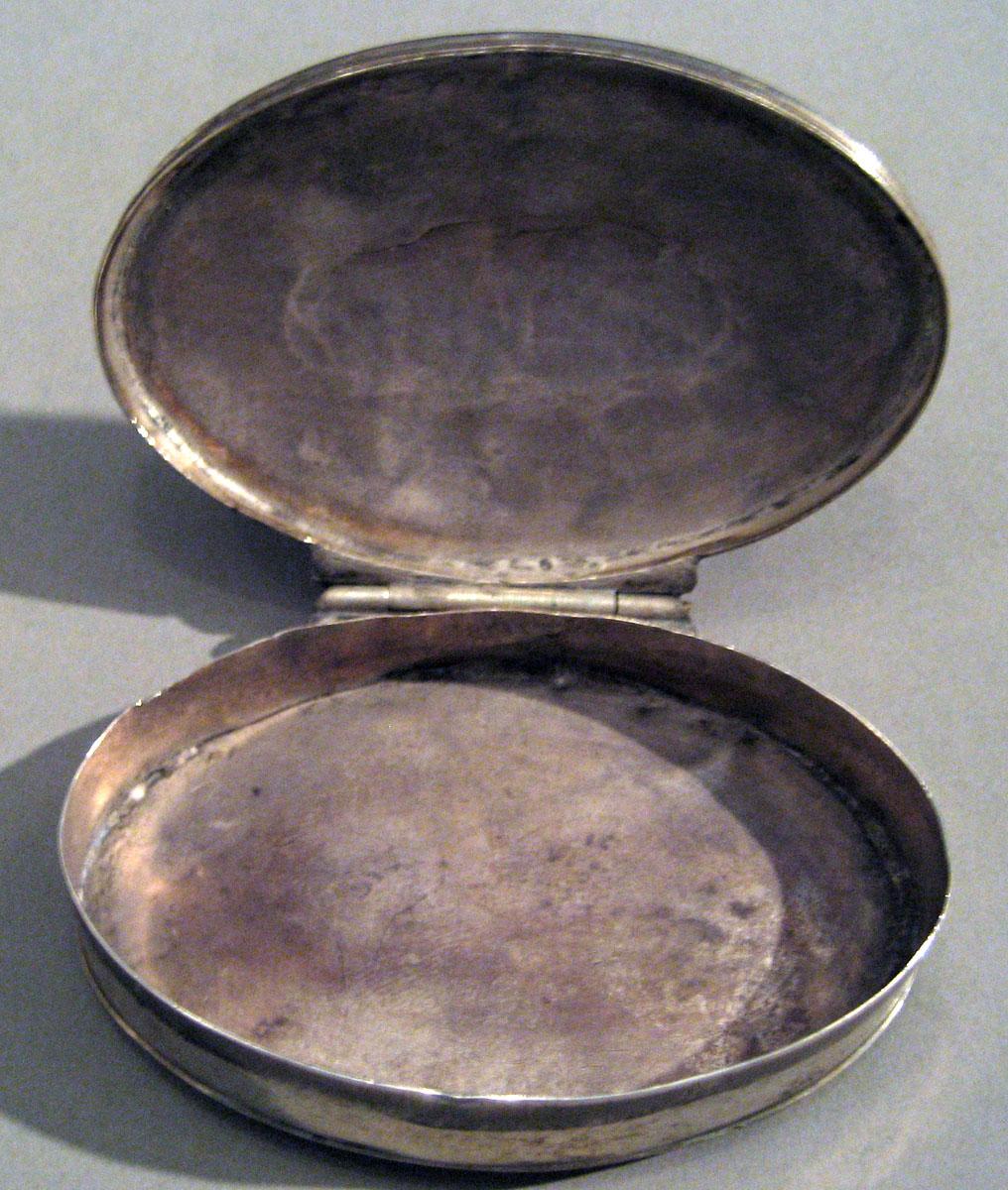 2001.0023 Silver Snuff Box interior