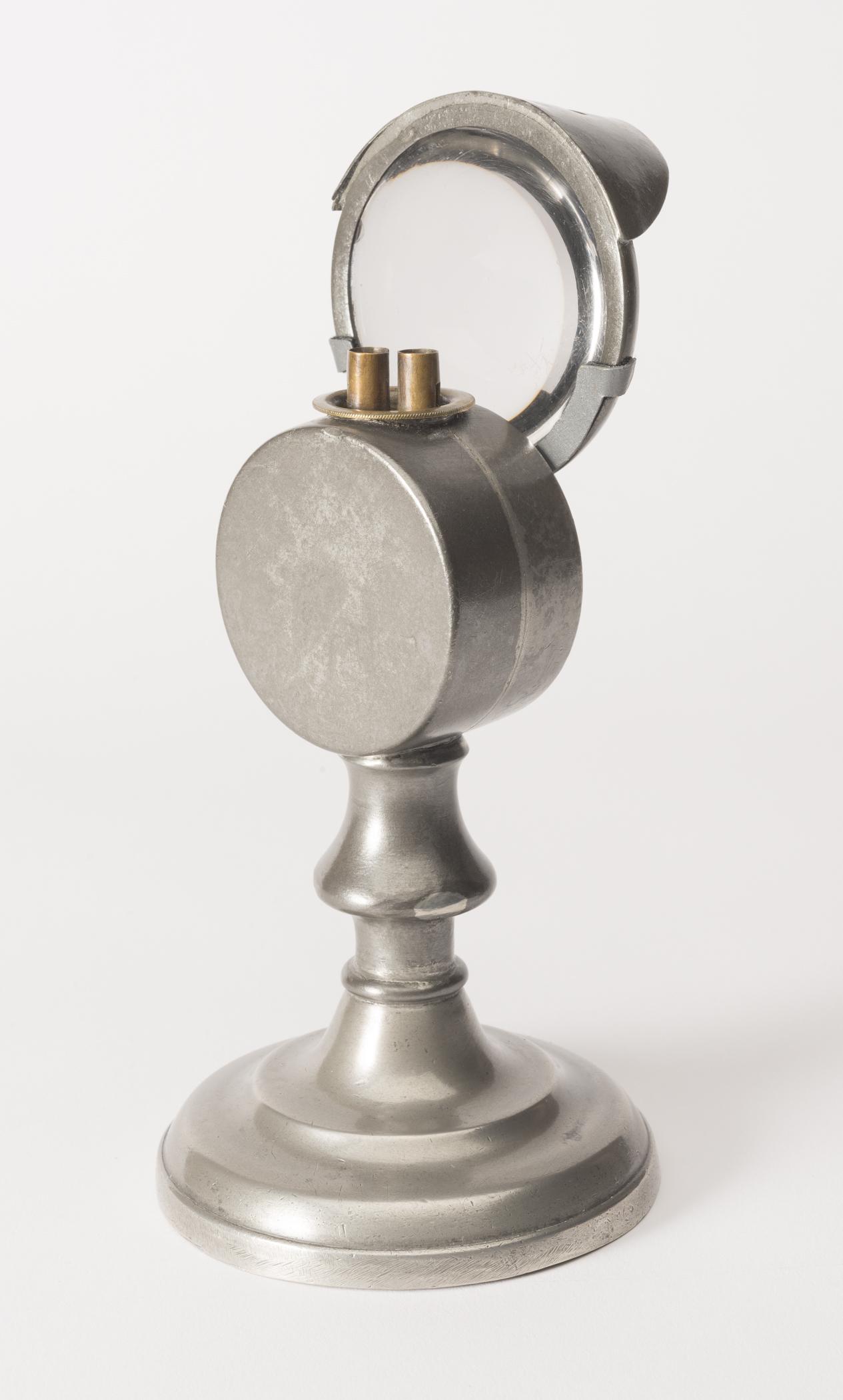 2001.0025 A-C Lamp, view 2, reverse