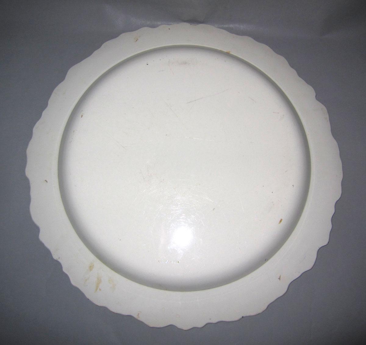 2001.0028.002 Pearlware dish underside