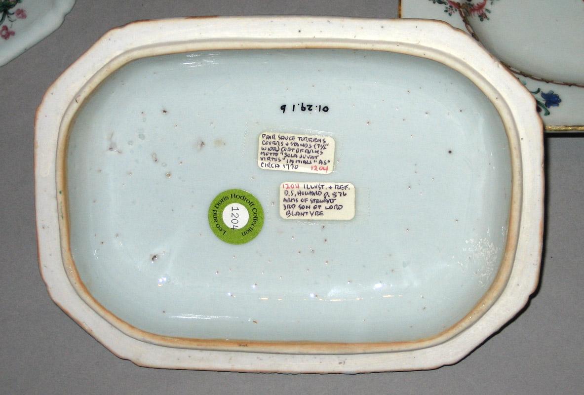 2001.0029.001 Tureen lid underside
