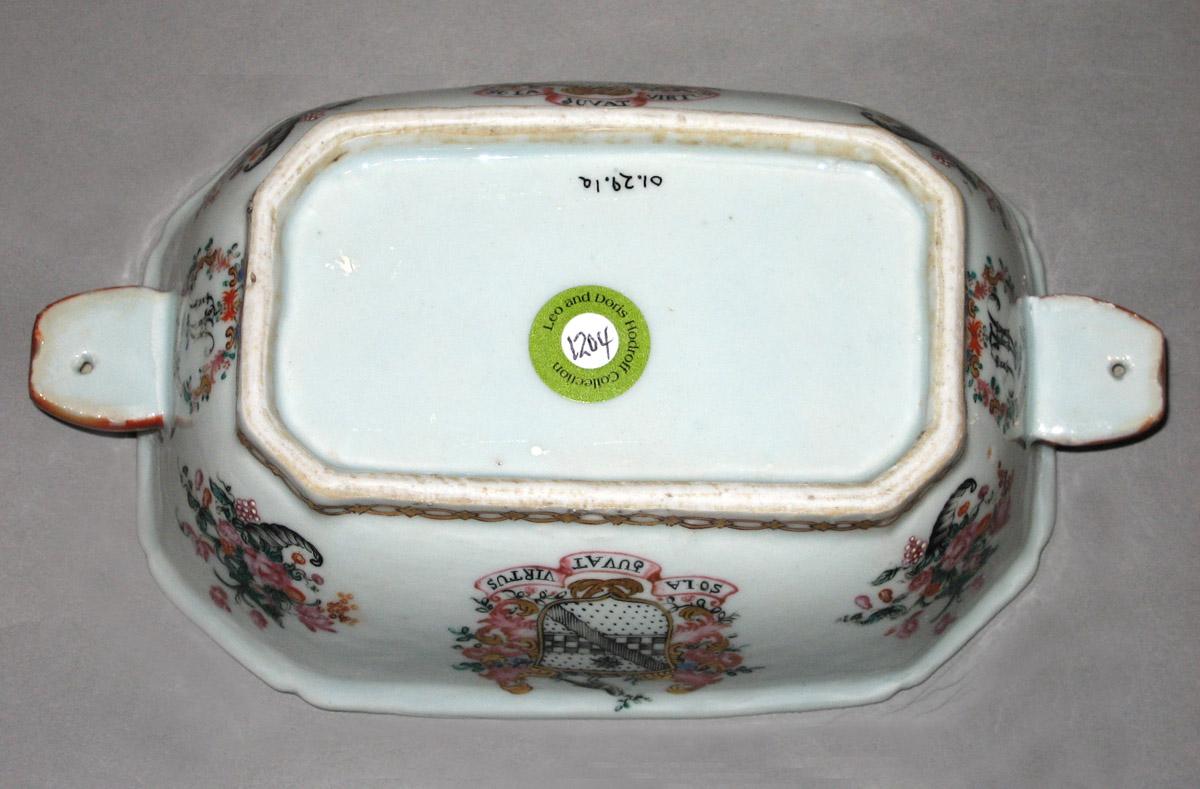 2001.0029.001 Tureen underside