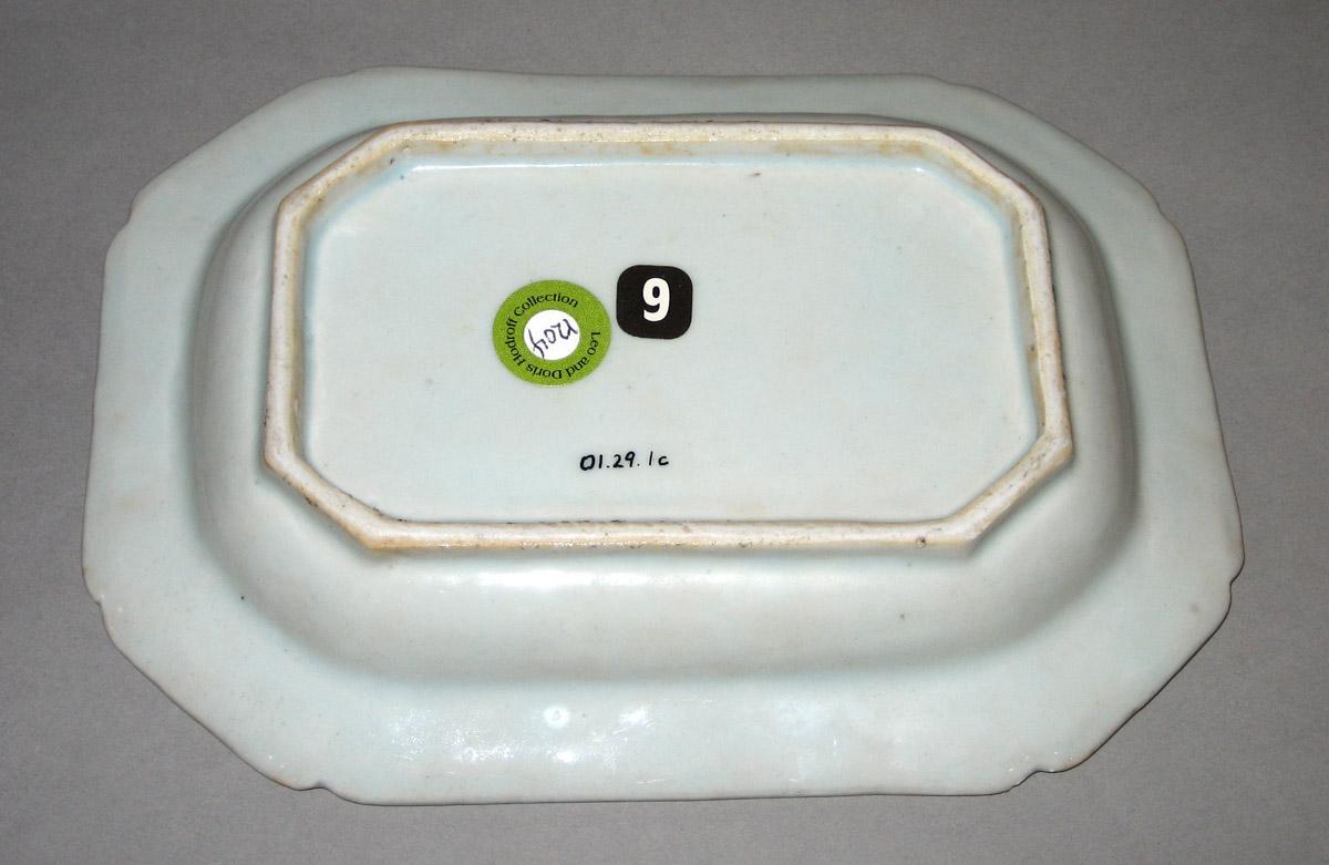 2001.0029.001 Tureen tray underside