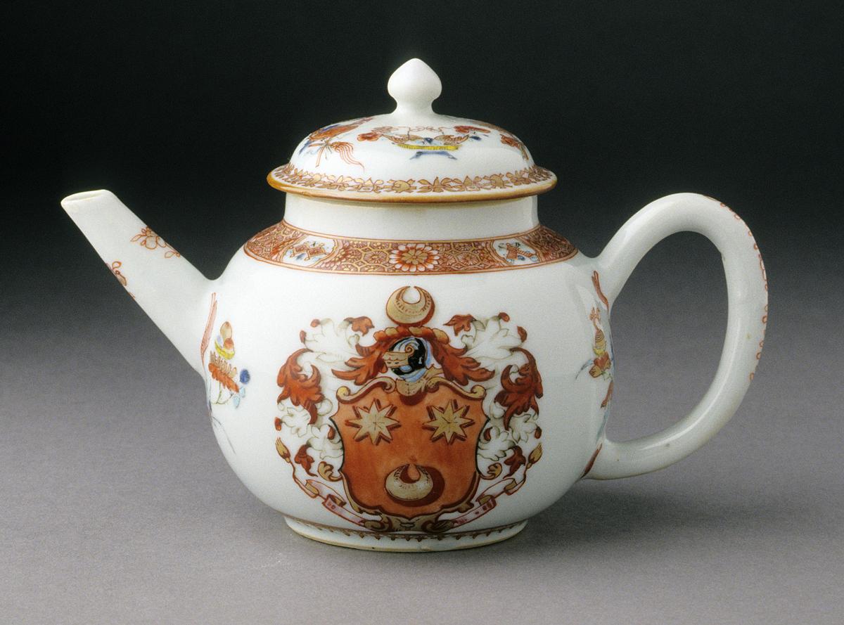 2001.0029.002 A, B Teapot