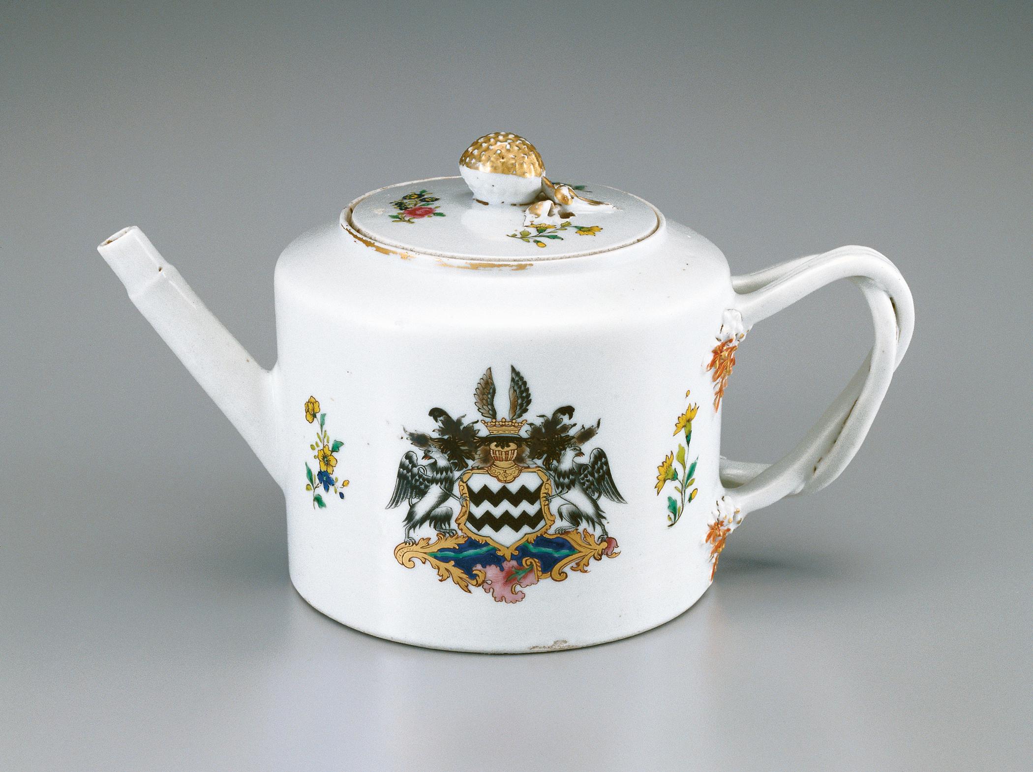 2001.0029.003 A, B Teapot