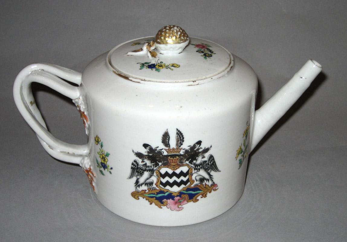 2001.0029.003 Teapot view2