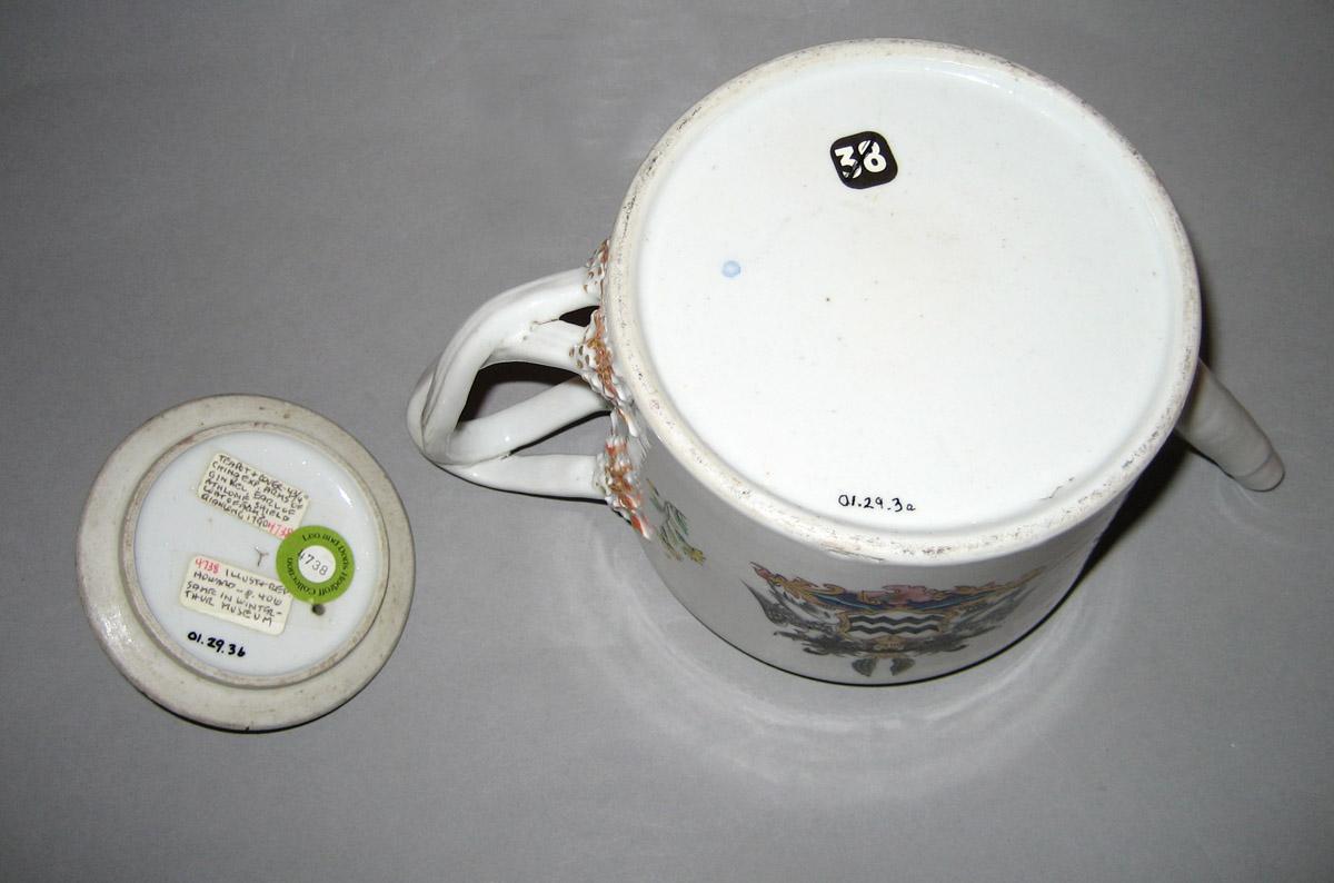 2001.0029.003 Teapot underside