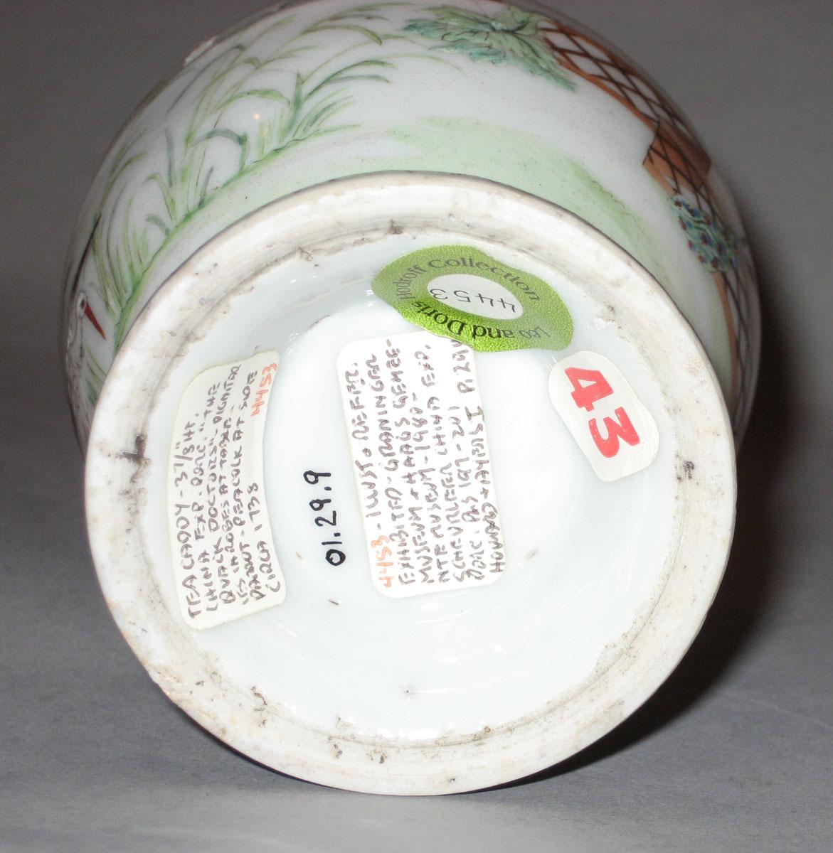2001.0029.009 Porcelain tea cannister underside