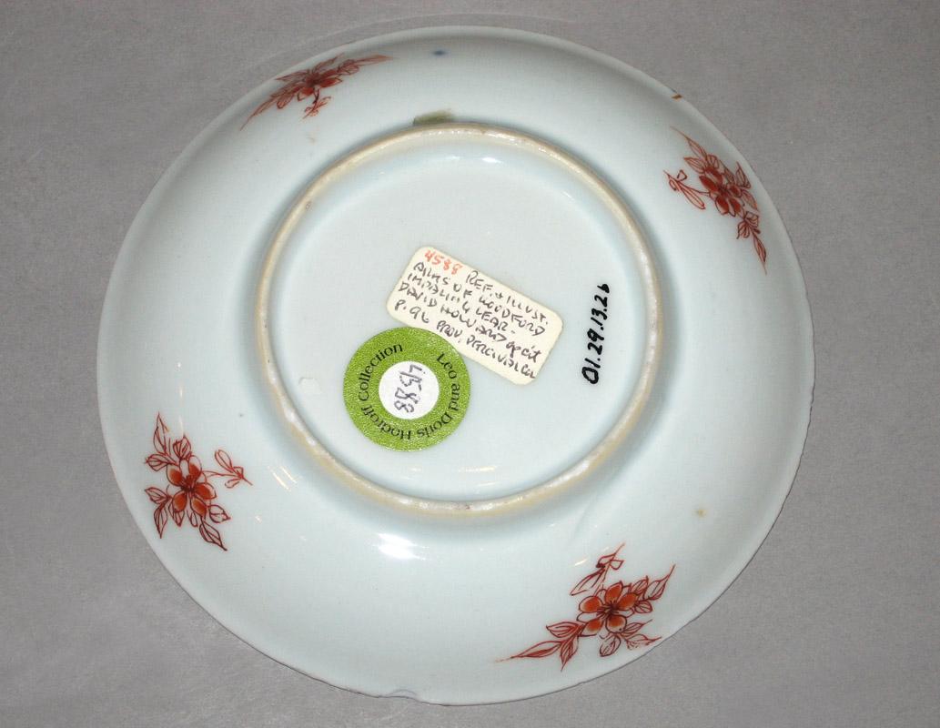 2001.0029.013b Saucer underside