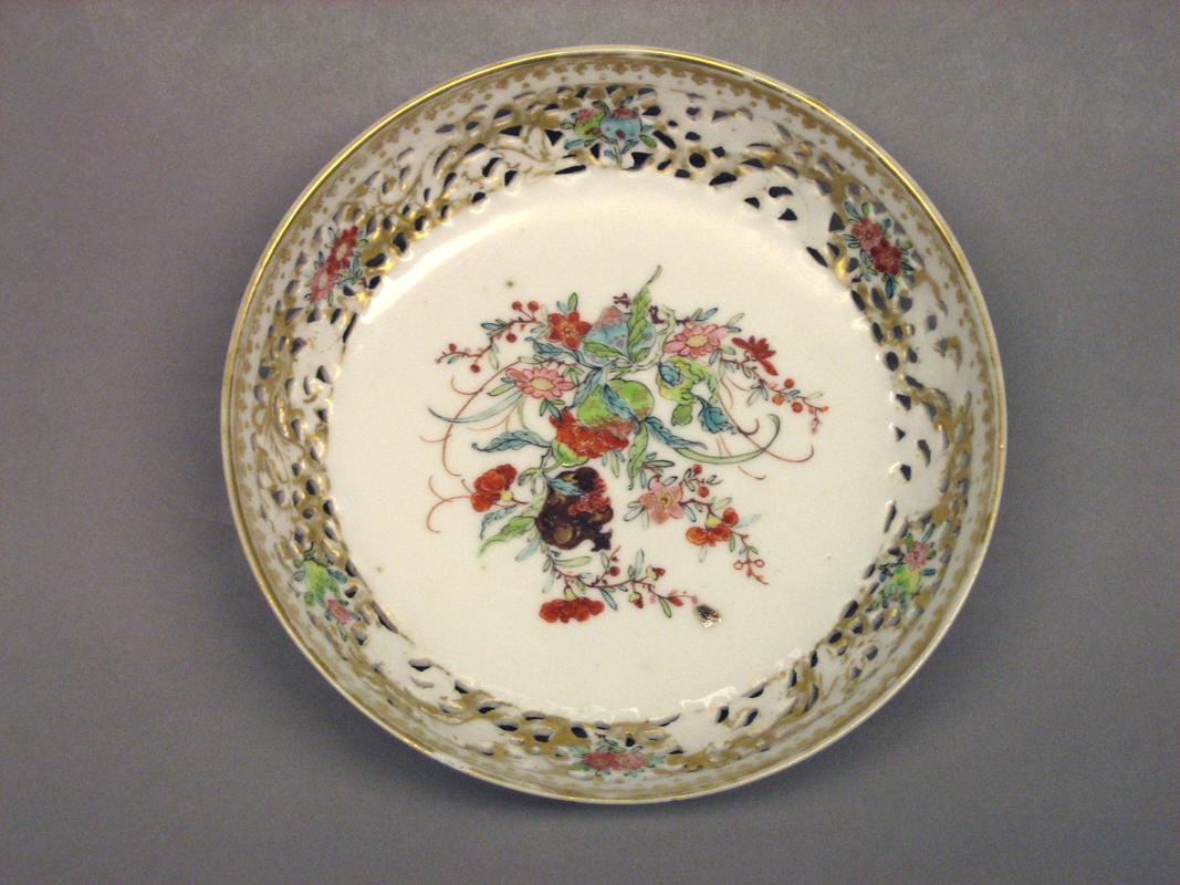 2001.0029.018 b Saucer