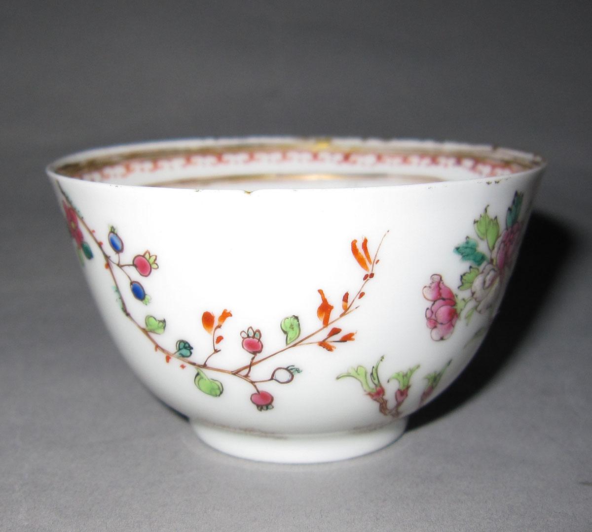 2001.0029.020 A Porcelain teabowl face two