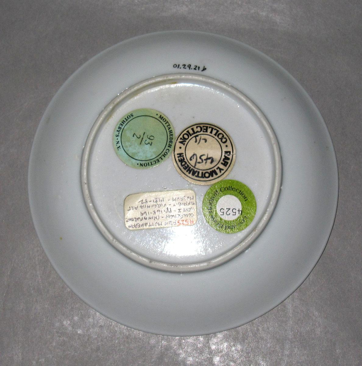 2001.0029.021 B Porcelain saucer underside