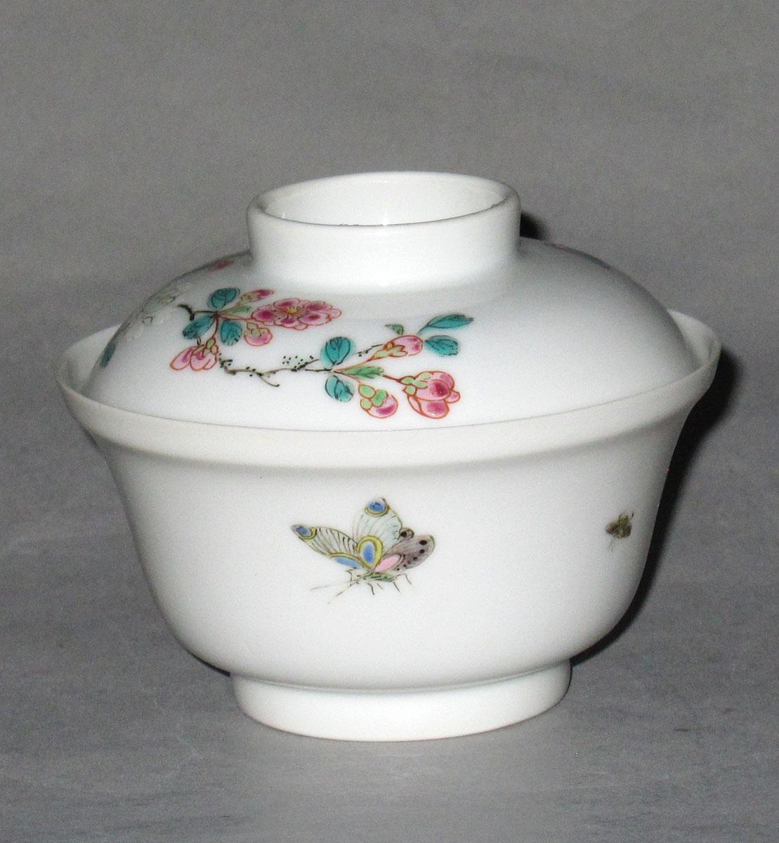 2001.0029.024.001 A,B Porcelain bowl face two