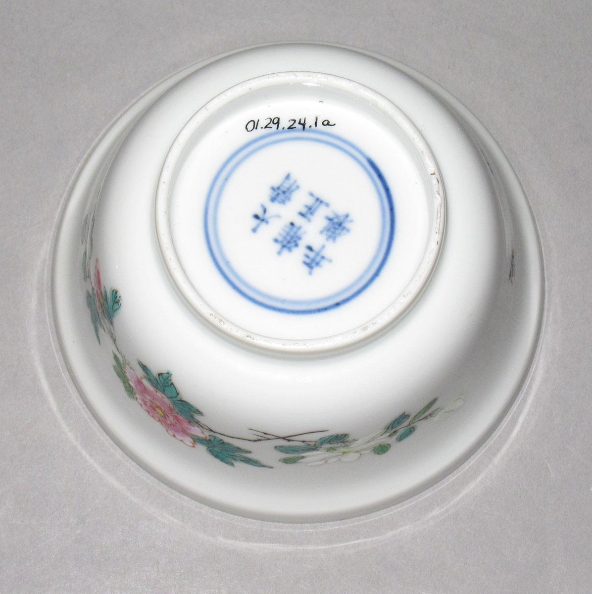 2001.0029.024.001 A Porcelain bowl underside