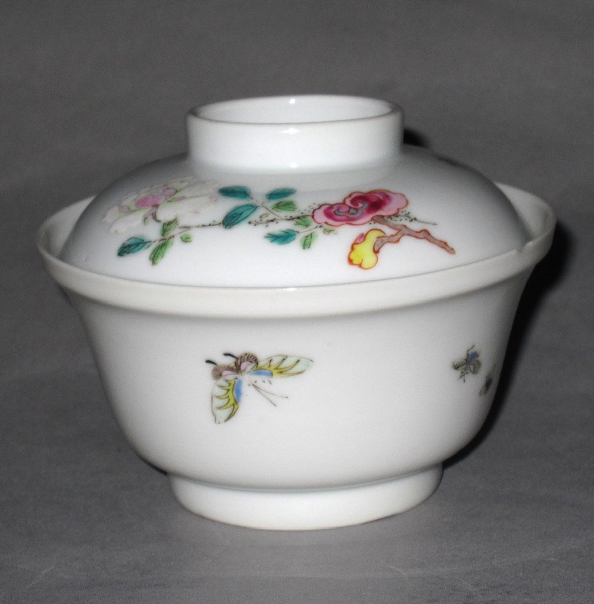 2001.0029.024.002 A,B Porcelain bowl face two