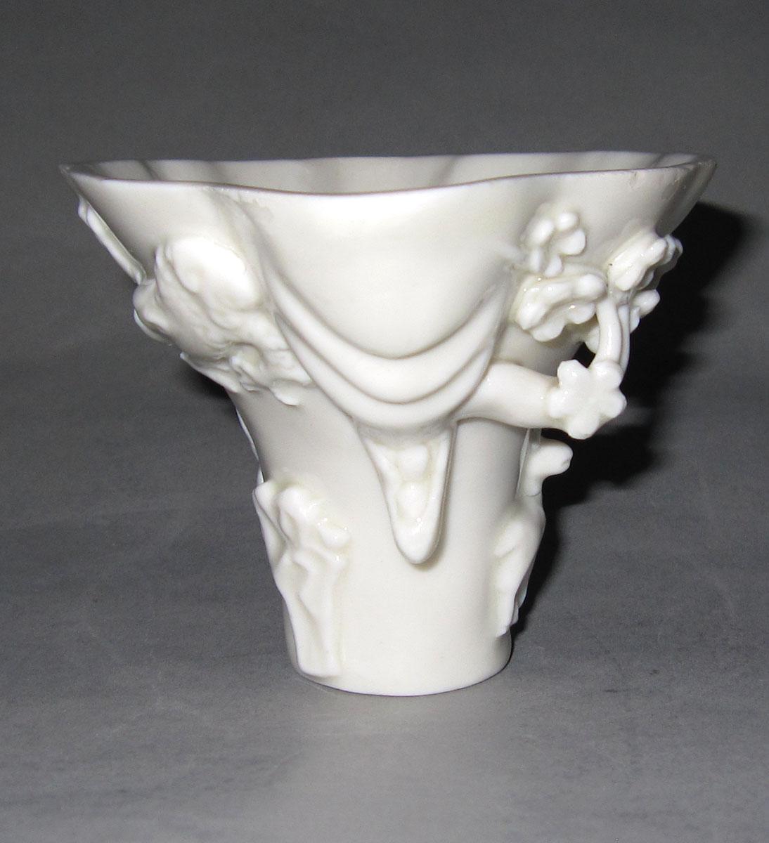2001.0029.025.002 Porcelain libation or wine cup side