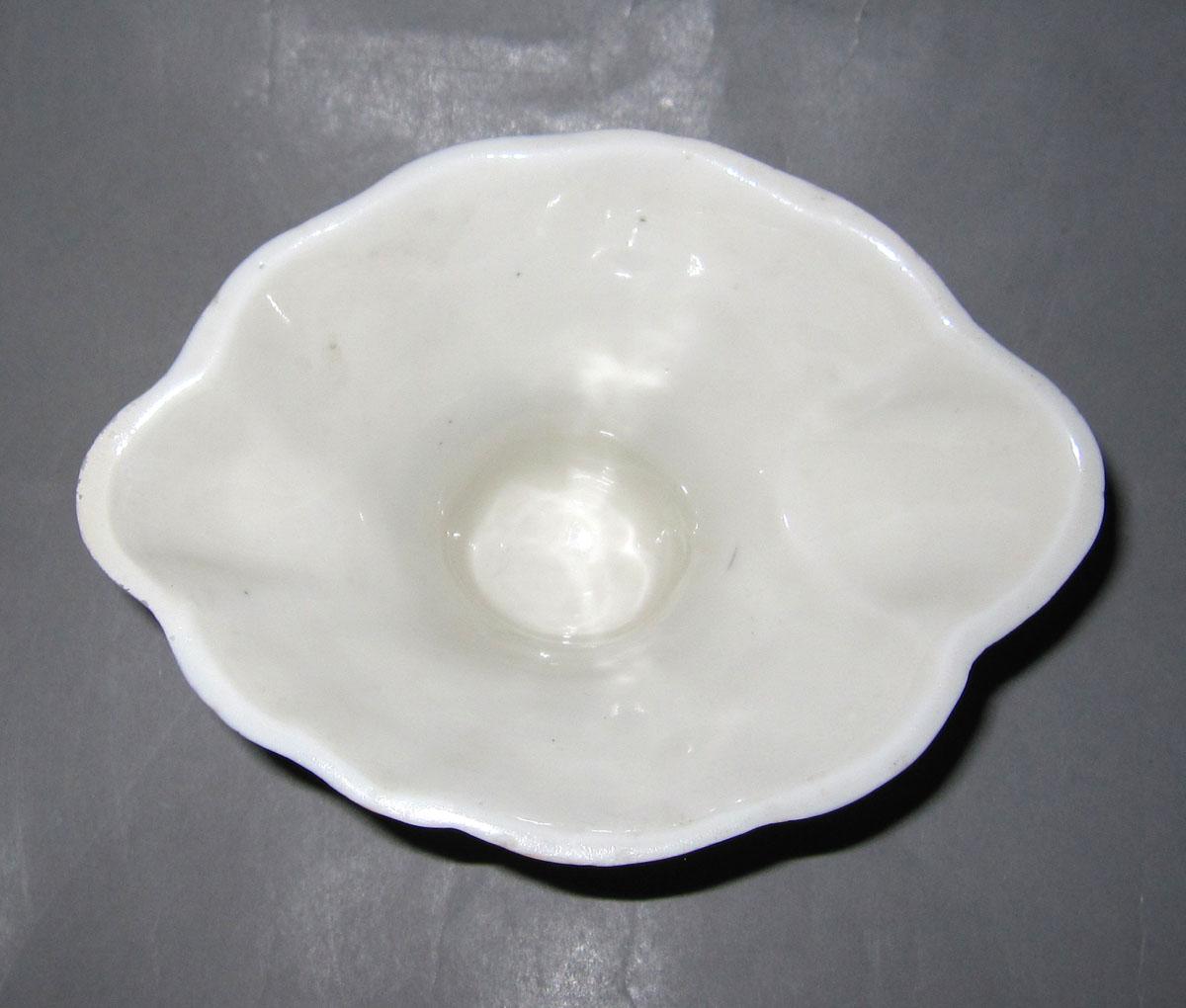 2001.0029.025.002 Porcelain libation or wine cup top