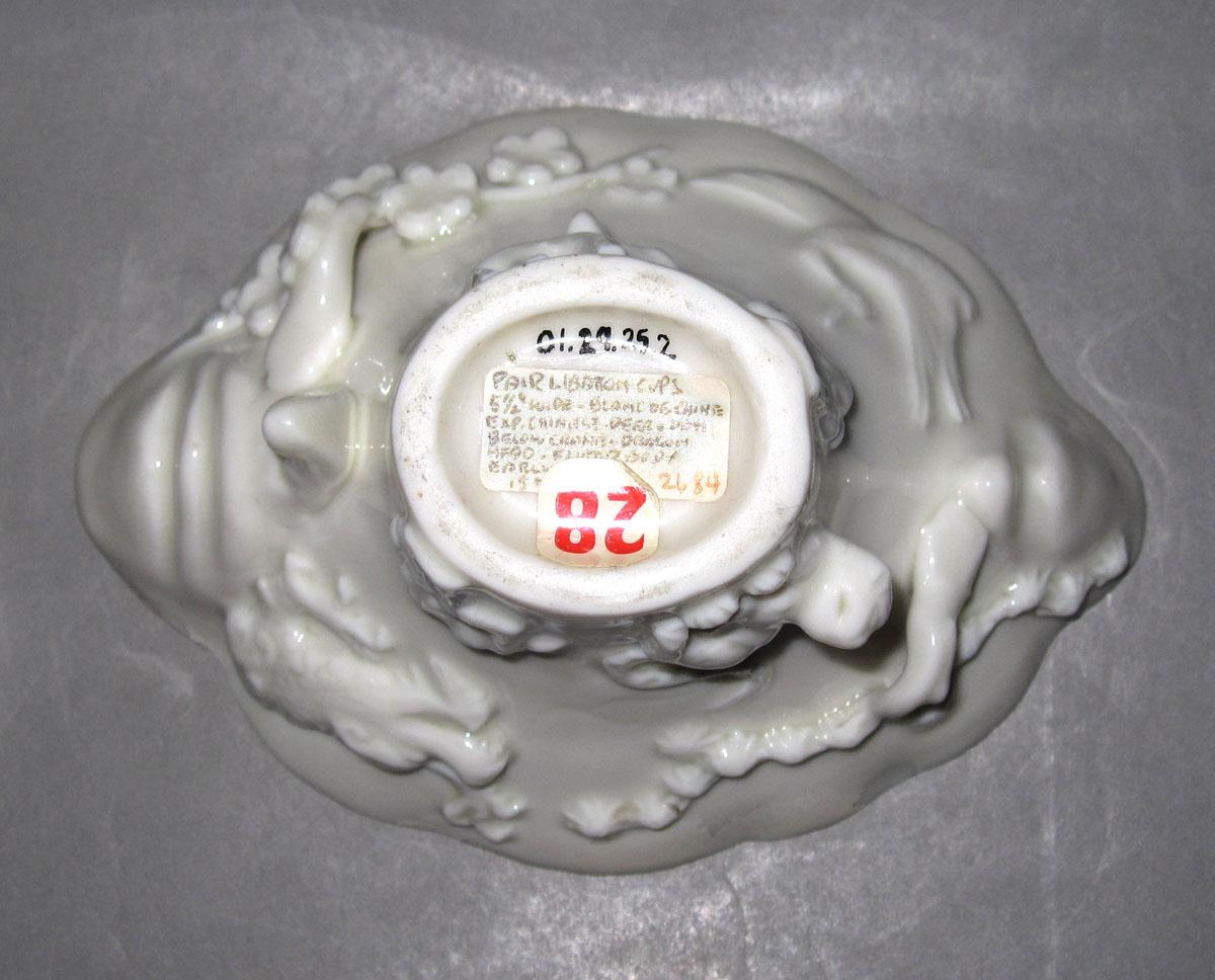 2001.0029.025.002 Porcelain libation or wine cup underside