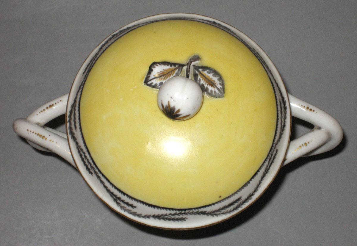 2001.0029.027 A,B Porcelain cup top