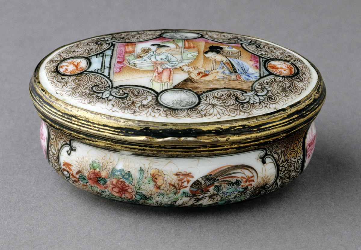 2001.0029.028 Snuff Box